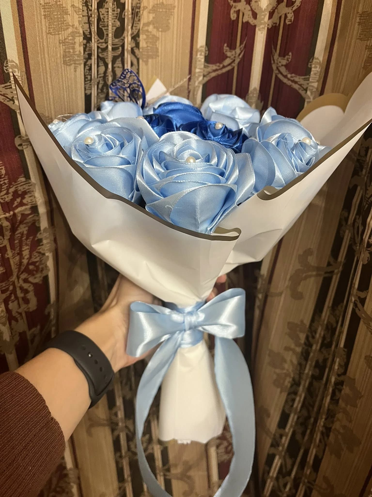 Blue satin rose bouquet with ribbon detail for event table decoration